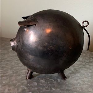 Farmhouse metal pig decor